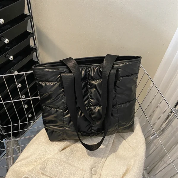 Stylish Fashion Ladies Tote Handbag - Large Capacity and Versatile Design Travel